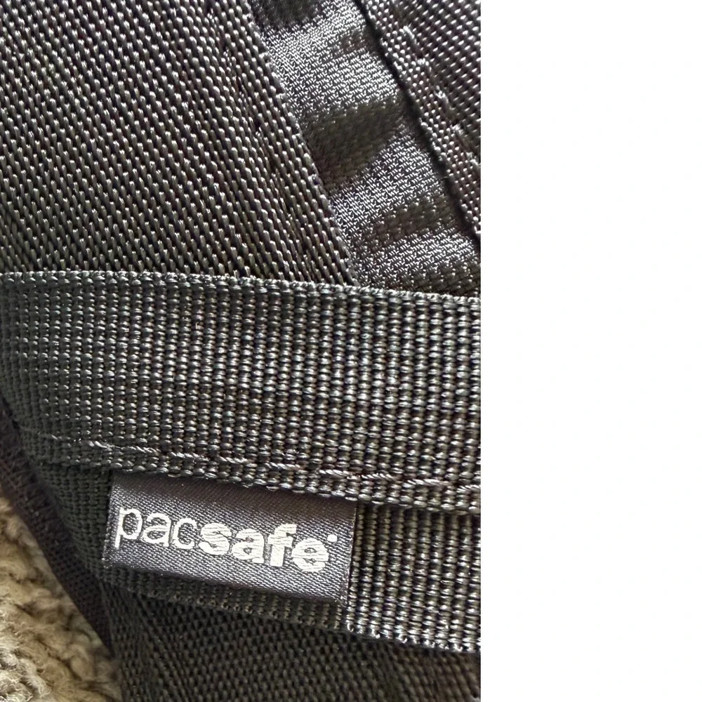 Pacsafe‎ Metrosafe LS150 Anti-Theft Sling Backpack RFID eXomesh Black 7L